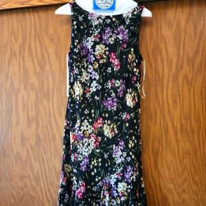 Ladies flowered dress, with thin polyester lining.